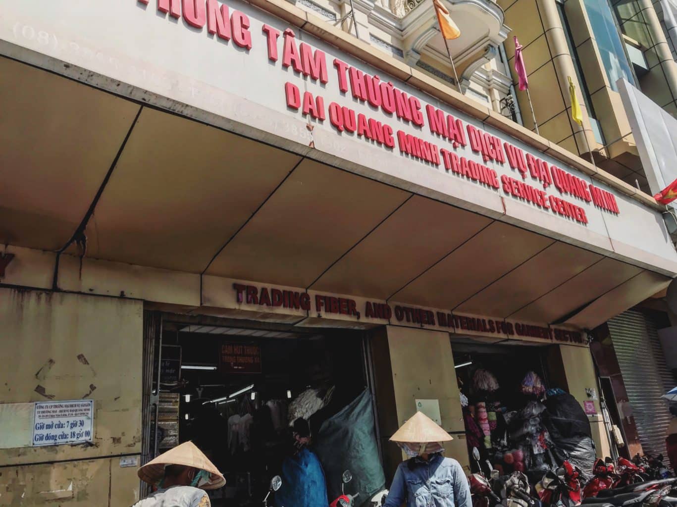 Chợ Đại Quang Minh chuyên bán các phụ liệu may mặc - Công ty Phế liệu Quang Đạt