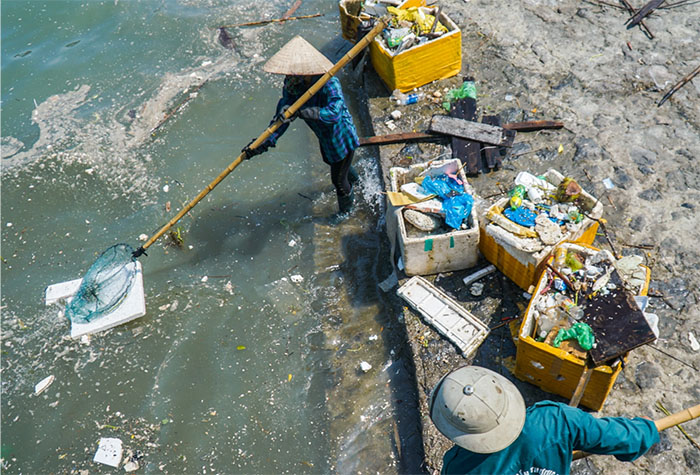 Tình trạng ô nhiễm nguồn nước biển đang là vấn đề nan giải trên thế giới, và cũng không ngoại lệ ở Việt Nam. Nhưng đừng lo lắng! Cùng xem hình ảnh về ô nhiễm nguồn nước biển và lắng nghe những biện pháp khắc phục để giữ gìn môi trường cho chúng ta và tương lai con cháu.