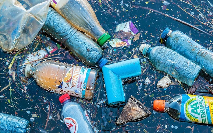 Rác thải nhựa trôi nổi trên biển